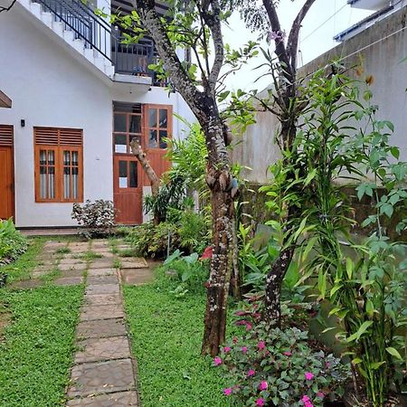 B & B Charm Dikwella Exterior foto