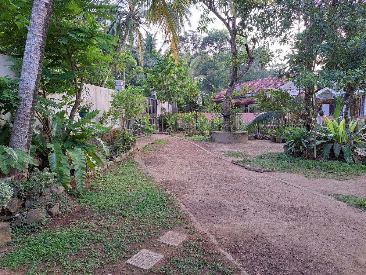 B & B Charm Dikwella Exterior foto